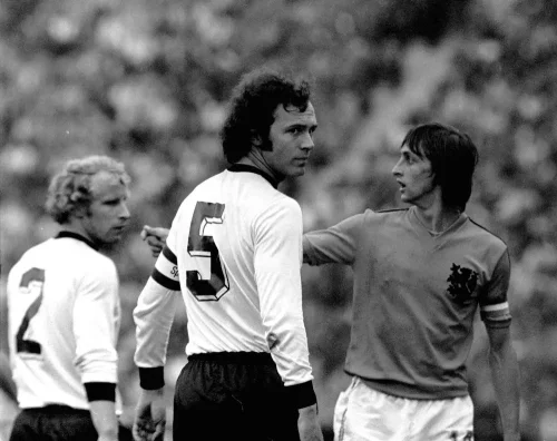10 Greatest Soccer Players Who Wore the Number 5 Jersey