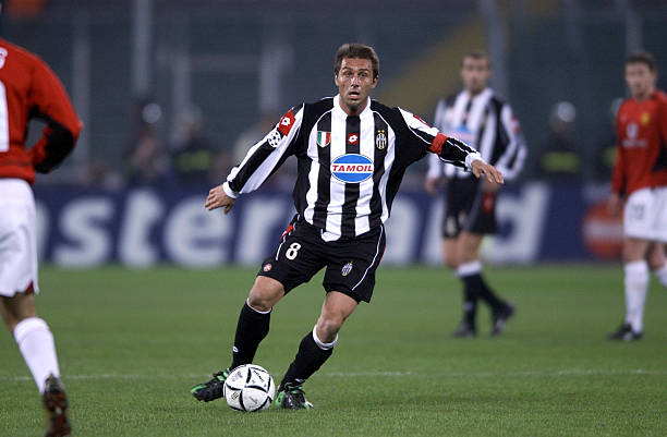 10 Greatest Soccer Players Who Wore the Number 8 Jersey