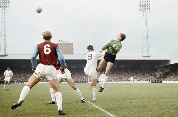 10 Greatest Soccer Players Who Wore the Number 6 Jersey