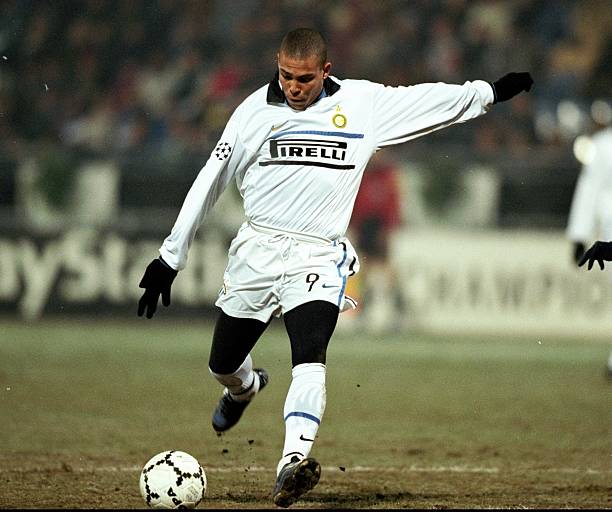10 Greatest Soccer Players Who Wore the Number 9 Jersey
