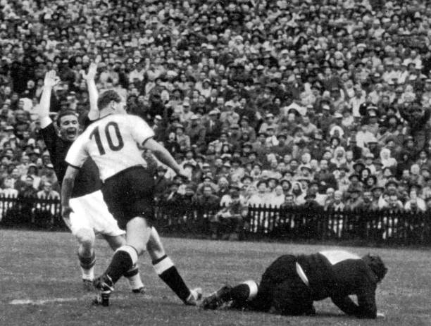 10 Greatest Soccer Players Who Wore the Number 10 Jersey